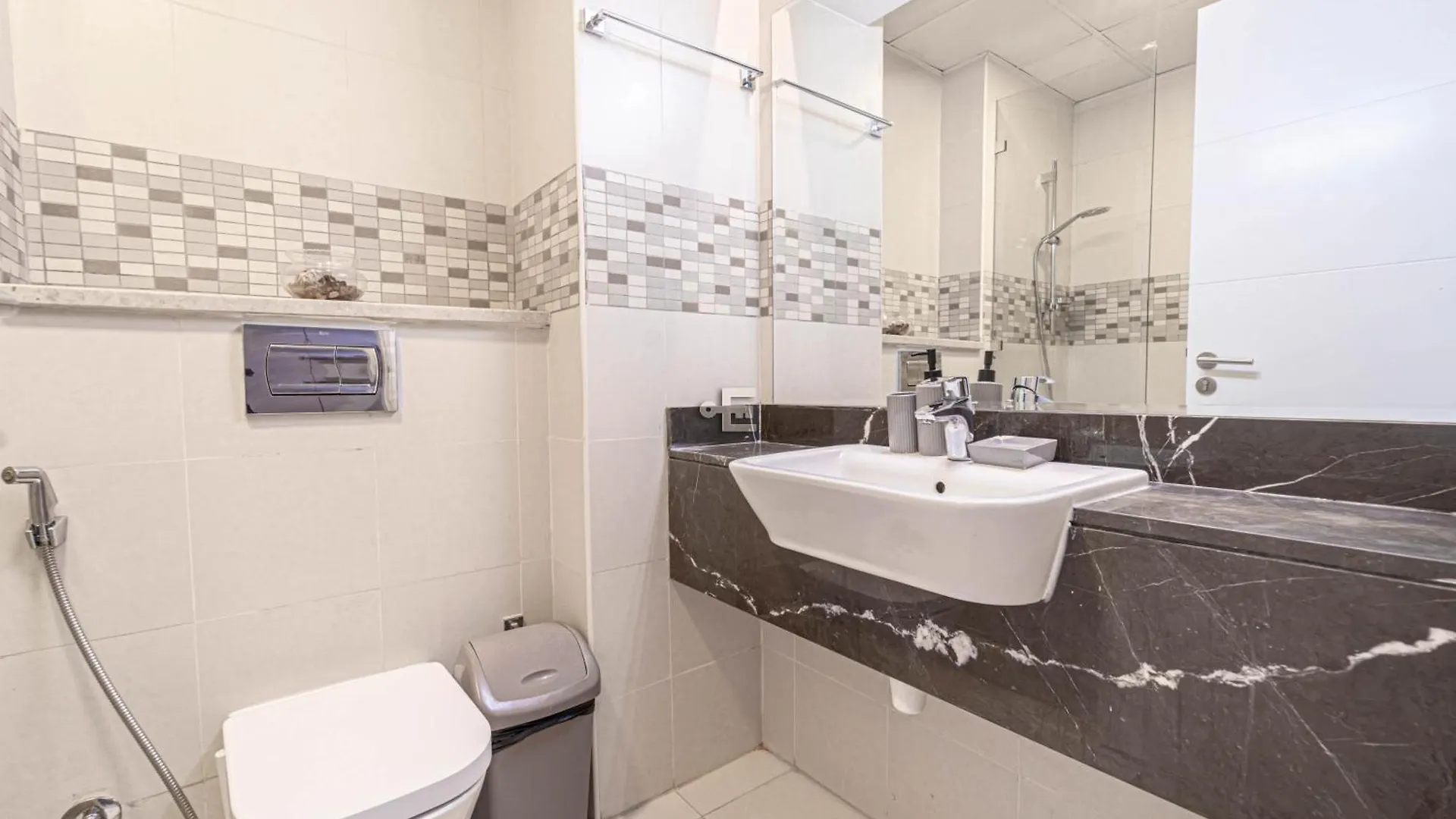 Everluxe Azizi Montrell Lovely Studio Dubai Apartment